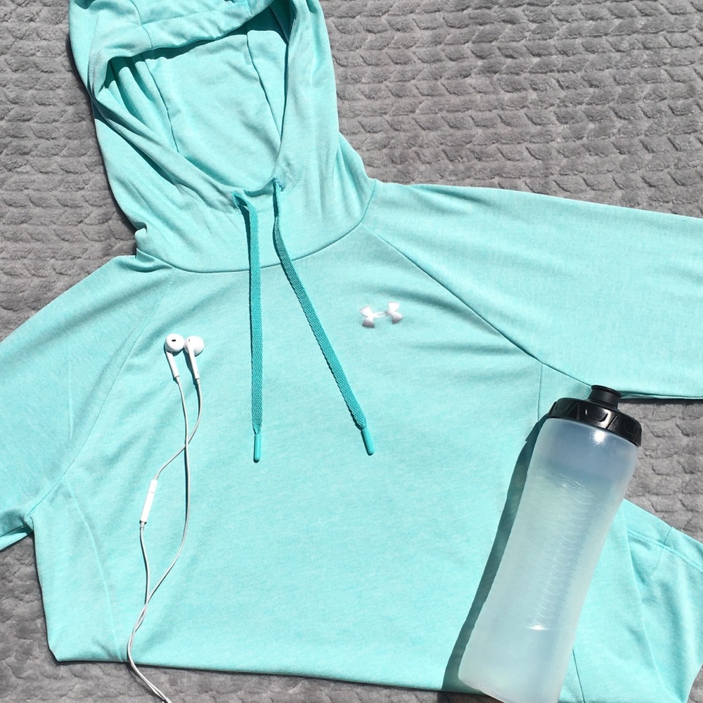 Under Armour loose fit, hooded, pullover top